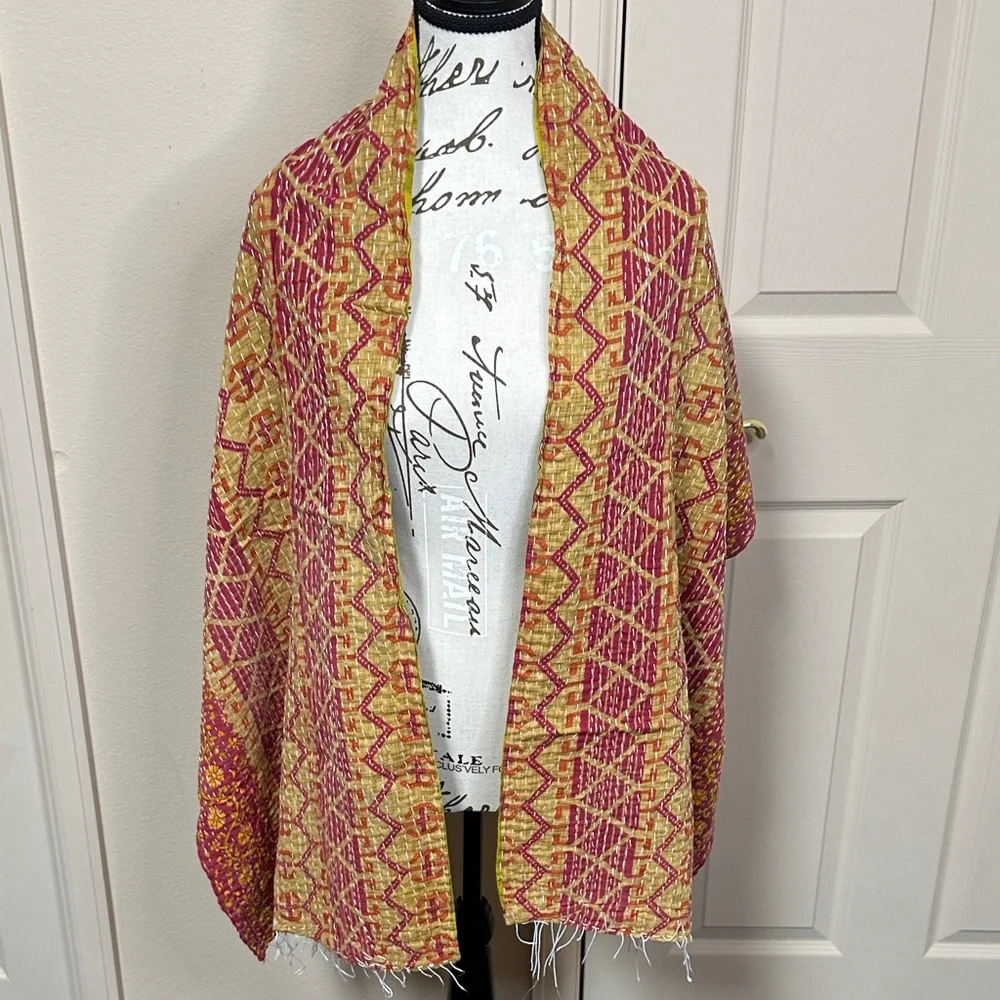Stunning ReversibleFloral Kantha Scarf - Picture 3 of 3